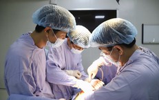 Cụ bà 100 tuổi phẫu thuật thành công u dạ dày