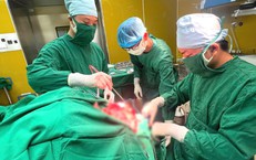 Ghép mảnh sọ tự thân đặc biệt cho bệnh nhân chấn thương sọ não nặng