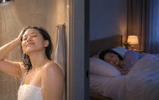 Tắm trong bóng tối trước khi ngủ có giúp ngủ ngon hơn?