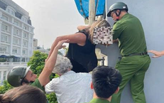 Hà Nội: Cháy nhà 4 tầng trên phố Tràng Tiền, 2 người nước ngoài được giải cứu