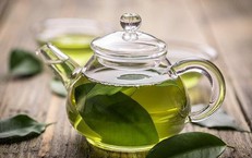 Người cao huyết áp nên uống trà xanh
