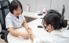 Ngứa dai dẳng, cảnh báo bệnh nguy hiểm lây từ ‘thú cưng’