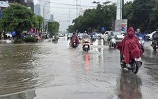 Hà Nội mưa dông kết thúc đợt nắng nóng bất thường