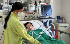 Xót xa cảnh mẹ nguy kịch trong viện, 2 con nhỏ mong ngóng mẹ về