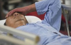 Đang trên bàn nhậu, người đàn ông bất ngờ gục xuống rồi ngưng tim