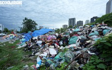 Hàng trăm tấn quần áo bỏ hoang chất đống tại khu vực nội thành Hà Nội