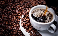 Uống cà phê thường xuyên ảnh hưởng thế nào đến răng miệng?