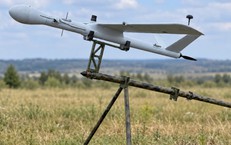 Sóng gây nhiễu của Nga trở thành dấu vết cho UAV Ukraine