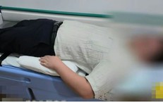 Bất ngờ liệt 2 chân sau 1 đêm kê gối ngủ