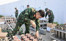 Bên trong các trận địa bắn pháo hoa phục vụ kỷ niệm Ngày Giải phóng Thủ đô