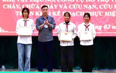 Hành động bất ngờ của 3 nữ sinh khi nhặt được số tiền lớn