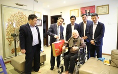 Thứ trưởng Bộ Y tế Trần Văn Thuấn thăm, chúc Tết gia đình nhiều Giáo sư đầu ngành