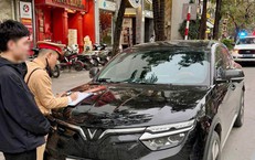Hà Nội: Xử lý nhiều ô tô đỗ xe trái phép gây ùn tắc giao thông những ngày cận Tết