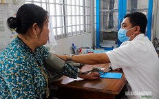 Thầy thuốc nơi đảo xa, ngày đêm vì sức khỏe nhân dân