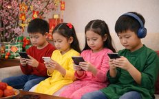 Trẻ xem điện thoại suốt kỳ nghỉ Tết: Cấm đoán cực đoan hay quản lý thông minh?