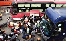 Người dân chen chân lên xe về quê đón Tết, các bến xe Hà Nội dự kiến tăng khách gấp 3 đến 4 lần