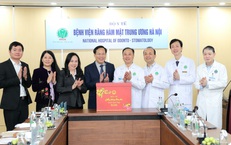 Thứ trưởng Lê Đức Luận thăm, chúc Tết, kiểm tra công tác khám chữa bệnh tại 2 bệnh viện và công ty vắc xin 