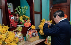Thủ tướng dâng hương tưởng nhớ Chủ tịch Hồ Chí Minh
