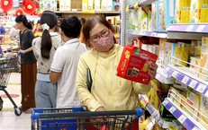 Thị trường hàng hóa ngày 28 Tết sôi động, giá cả vẫn ổn định