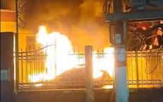 Đã bắt được người đốt 2 xe ô tô và cổng chùa trong đêm