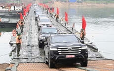 Thủ tướng khen các đơn vị 'thần tốc' hoàn thành cầu phao bắc qua sông Lô mang lại hạnh phú cho Nhân dân