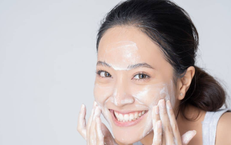 Bật mí hệ làm sạch dịu nhẹ có trong Gel rửa mặt Actidem Derma pH Gel Cleanser