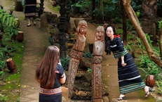 'Buôn cổ giàu đẹp nhất Tây Nguyên' hút khách dịp Tết