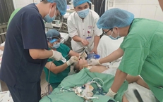 Bé 3 tuổi nguy kịch vì hạt hướng dương ngày Tết