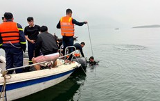 Tìm thấy nạn nhân đầu tiên trong vụ lật thuyền ở hồ Thác Bà
