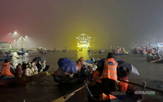 Biển người trẩy hội chùa Hương sáng mùng 6 Tết