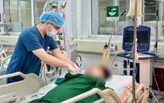 'Mở mắt là uống rượu', người đàn ông nôn ra cả lít máu