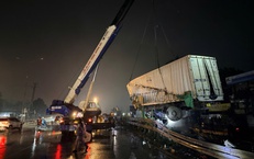 Hiện trường vụ ô tô tải va chạm tàu SE3 tại Ngọc Hồi, Hà Nội