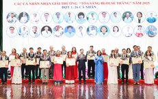 Đà Nẵng trao giải thưởng 'Tỏa sáng Blouse trắng'