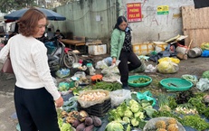 Hết Tết, người dân 'giải ngấy': Rau xanh đắt hàng