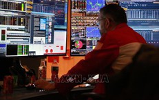 Xung đột tại Trung Đông: Chứng khoán giảm, vàng và dầu tăng giá