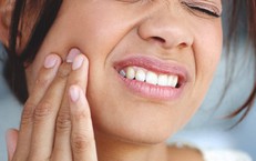 Đau nhức răng liên tục là do đâu?