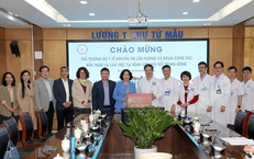 Thứ trưởng Nguyễn Thị Liên Hương thăm, chúc Tết y bác sĩ Bệnh viện Nội tiết Trung ương