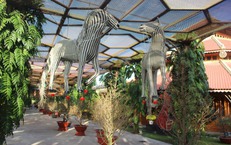 Cận cảnh dàn linh vật ngựa đang bay ở Khánh Hòa