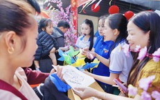 Ấm áp 'Phiên chợ 0 đồng' - Xuân đến sớm với bệnh nhi khó khăn