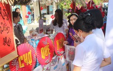 Ấm áp chợ Tết tại BVĐK Khánh Hòa