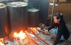 Người Hà Nội 'giữ Tết' bằng nồi bánh chưng đỏ lửa