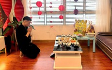 Tranh thủ cuối tuần, nhiều gia đình tiễn ông Công ông Táo về trời