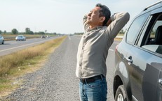 Cách vận động giúp phòng đau lưng, cứng khớp khi ngồi xe nhiều