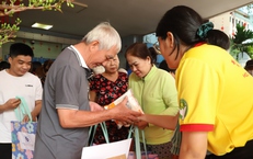 'Chợ 0 đồng' ấm áp, mang Tết đủ đầy đến bệnh nhân nghèo