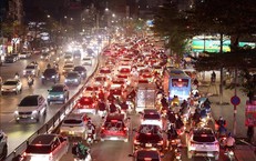 Đường phố Hà Nội đông nghẹt người những ngày cận Tết