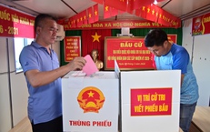 Nhiều cử tri nơi đầu sóng hào hứng đi bầu cử sớm