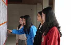 Gen Z lần đầu đi bầu cử: Hồi hộp cầm thẻ cử tri chờ ngày bỏ phiếu