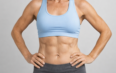 4 bài tập trên giường giúp tăng cơ bụng ở người sau 60 tuổi