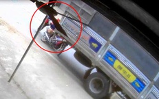 Cận cảnh màn giải cứu nghẹt thở người phụ nữ bị xe tải cuốn vào gầm