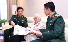 Nữ cử tri gắn bó với Quốc hội từ khóa I bỏ phiếu bầu cử, gửi gắm nhiều kỳ vọng